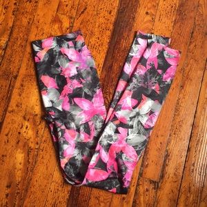 🤩4/$25  Silky Spandex Floral Camo Leggings!
